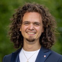 Profilbild_Philipp Genetti_Credit_Meraner Festspiele-Victor Klein_25 Kopie Profilbild_Philipp Genetti_Credit_Meraner Festspiele-Victor Klein_25 Kopie